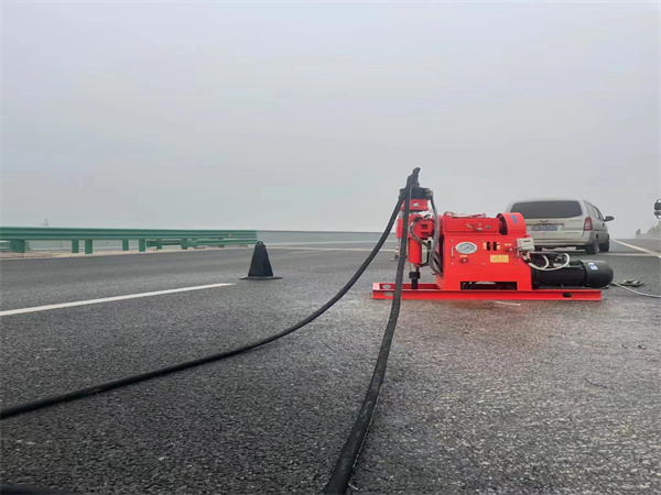 城北马路路基路面开裂下沉注浆加固灌浆